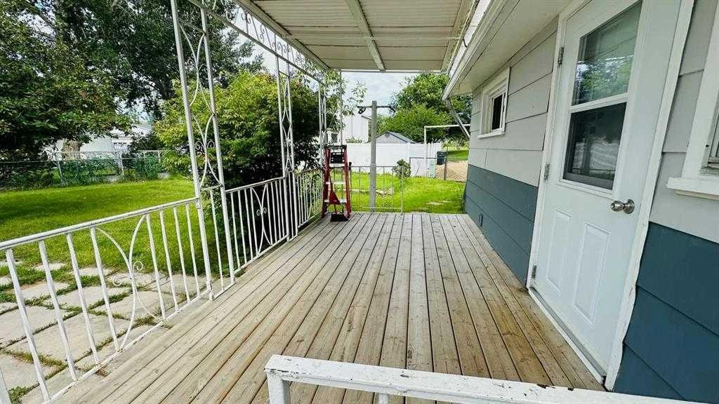1133 300 Newcastle Place, Drumheller, AB - Outdoor With Deck Patio Veranda With Exterior