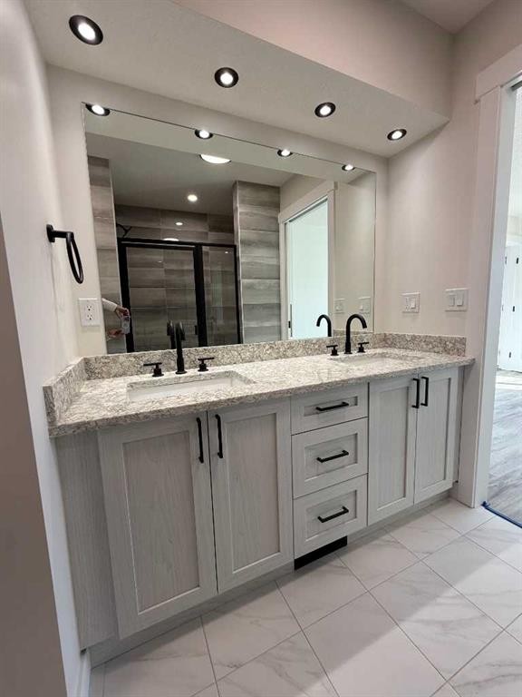 22 Garden Way, Drumheller, AB - Indoor Photo Showing Bathroom