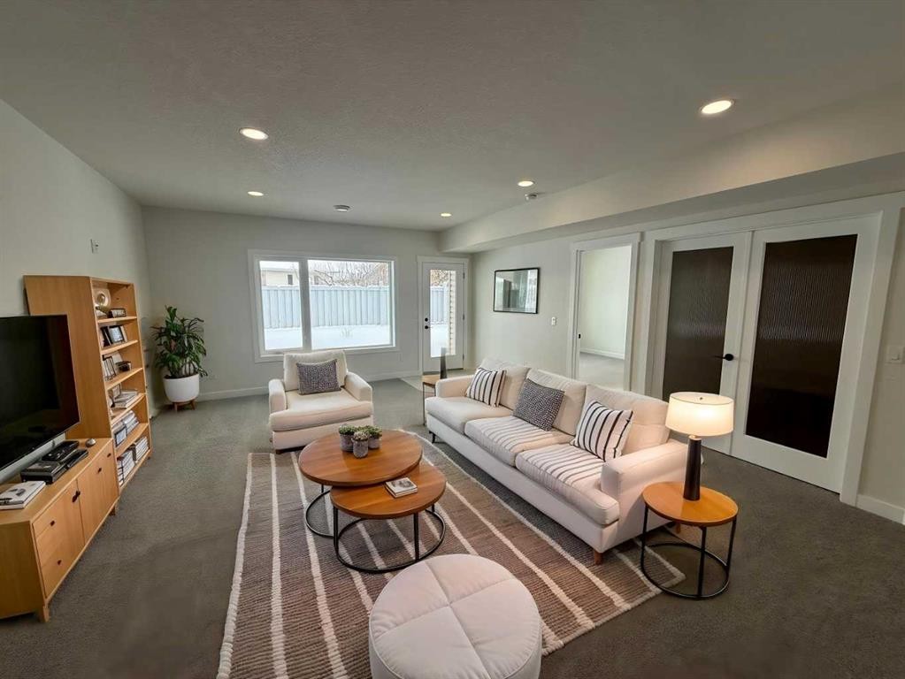 22 Garden Way, Drumheller, AB - Indoor Photo Showing Living Room