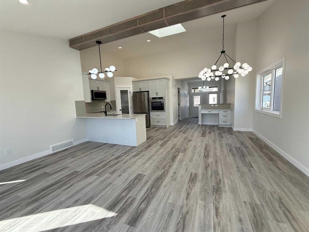 22 Garden Way, Drumheller, AB - Indoor Photo Showing Kitchen
