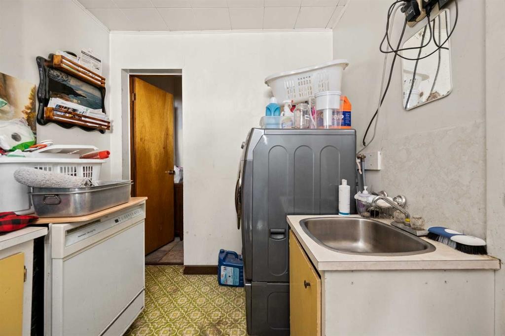 Range Road 62, Rural Mountain View County, AB - Indoor