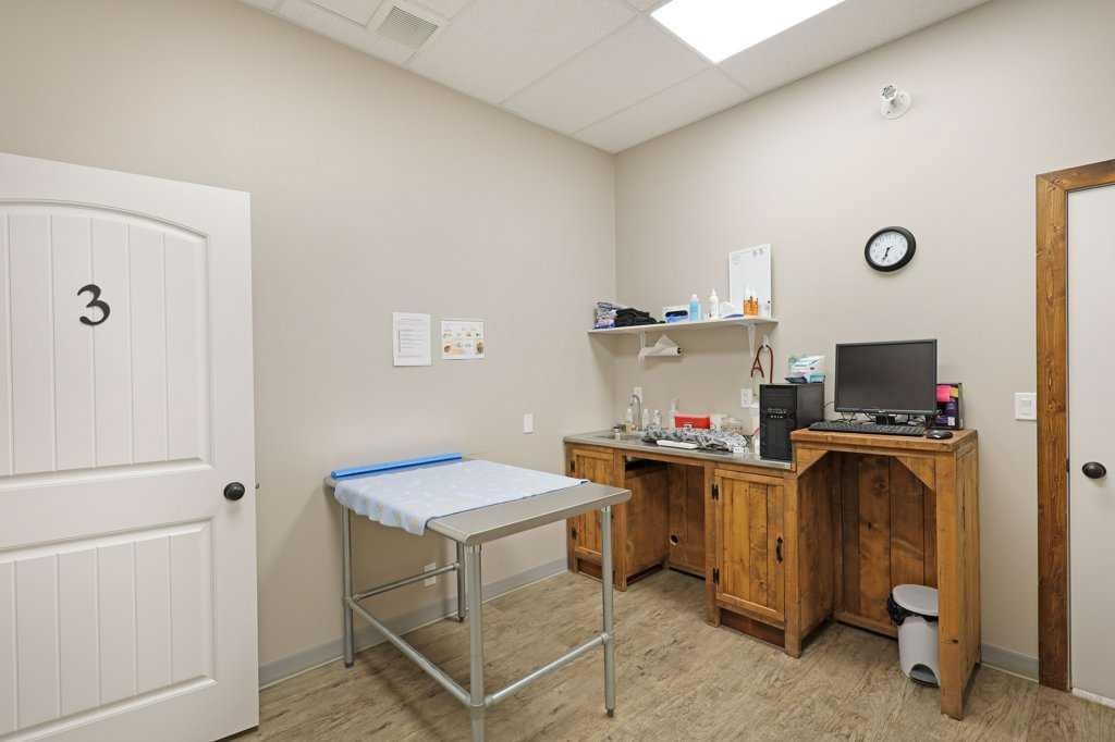 50 Upland Boulevard West, Brooks, AB