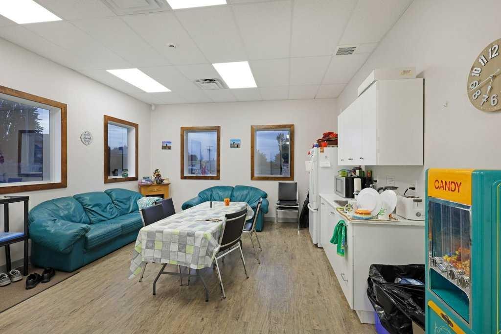 50 Upland Boulevard West, Brooks, AB