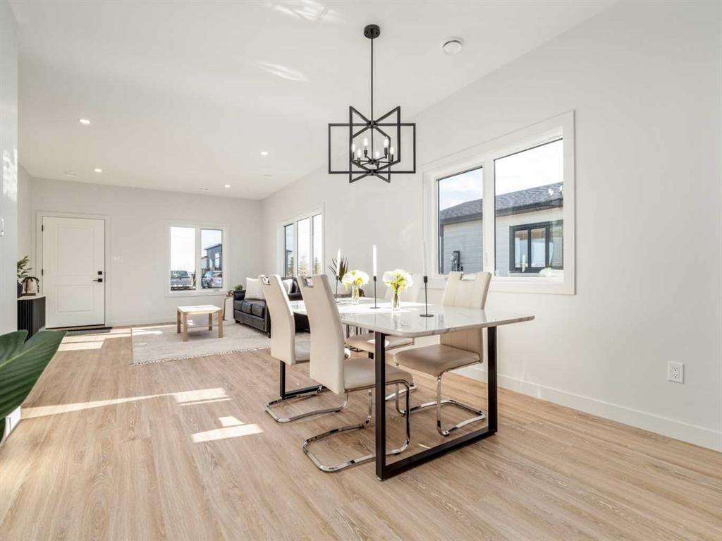 7038 48 Street, Taber, AB - Indoor Photo Showing Dining Room