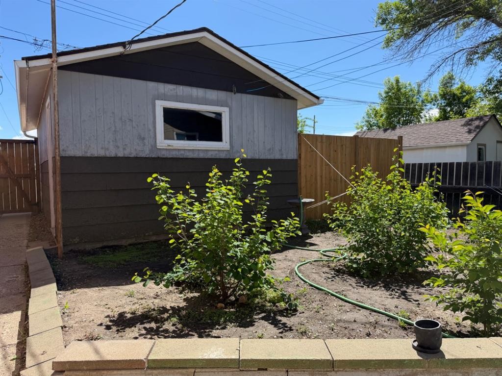 541 3 Avenue West, Drumheller, AB