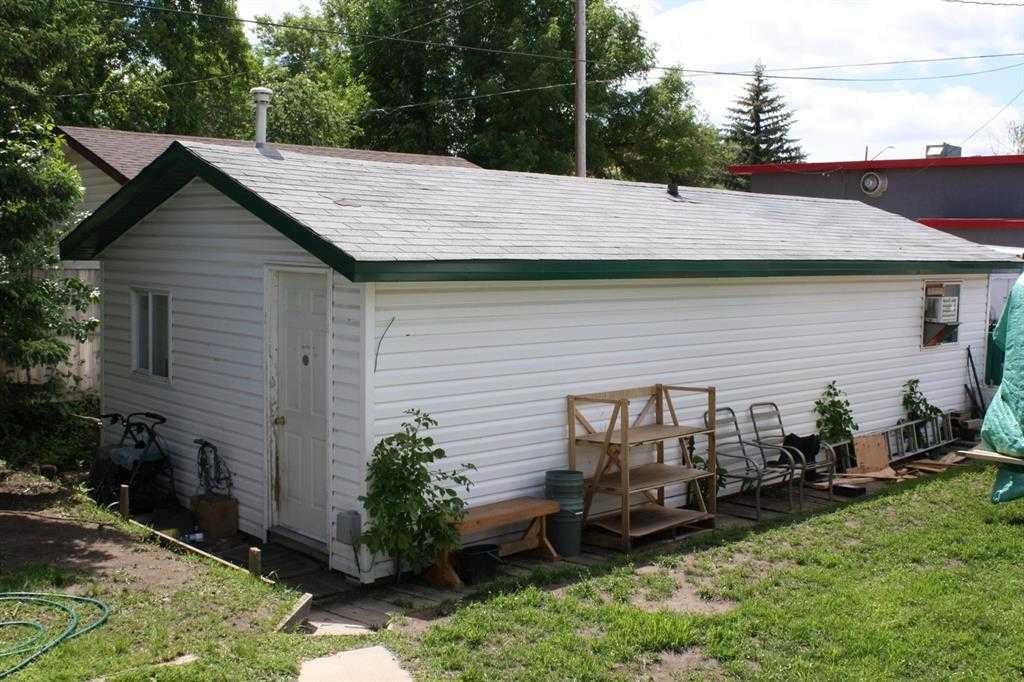 427 2 Street West, Brooks, AB - Outdoor With Exterior