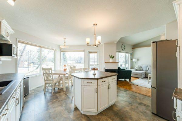 85 Michichi Drive, Drumheller, AB - Indoor Photo Showing Kitchen