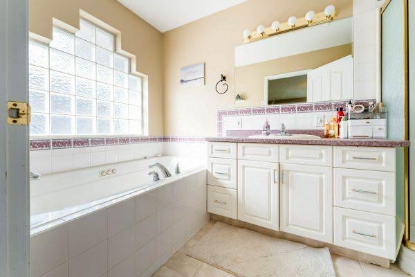 85 Michichi Drive, Drumheller, AB - Indoor Photo Showing Bathroom