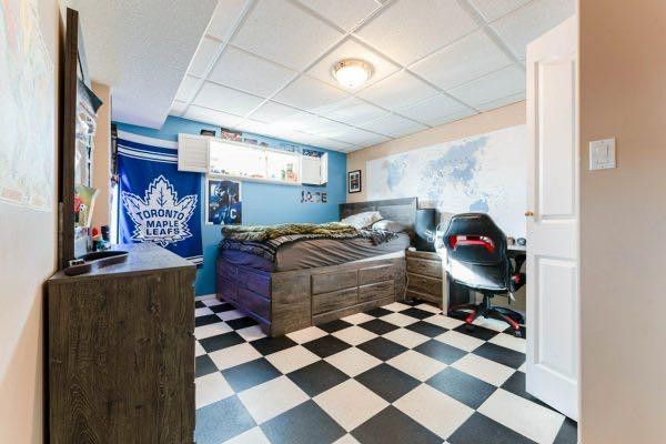 85 Michichi Drive, Drumheller, AB - Indoor Photo Showing Bedroom