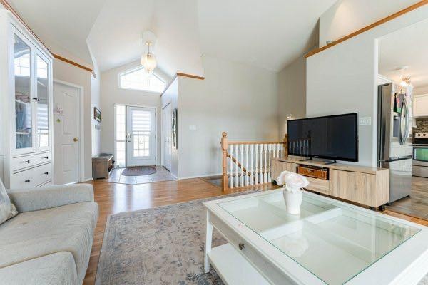 85 Michichi Drive, Drumheller, AB - Indoor Photo Showing Living Room