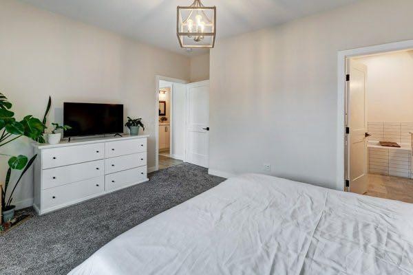 149 10 Avenue Se, Drumheller, AB - Indoor Photo Showing Bedroom