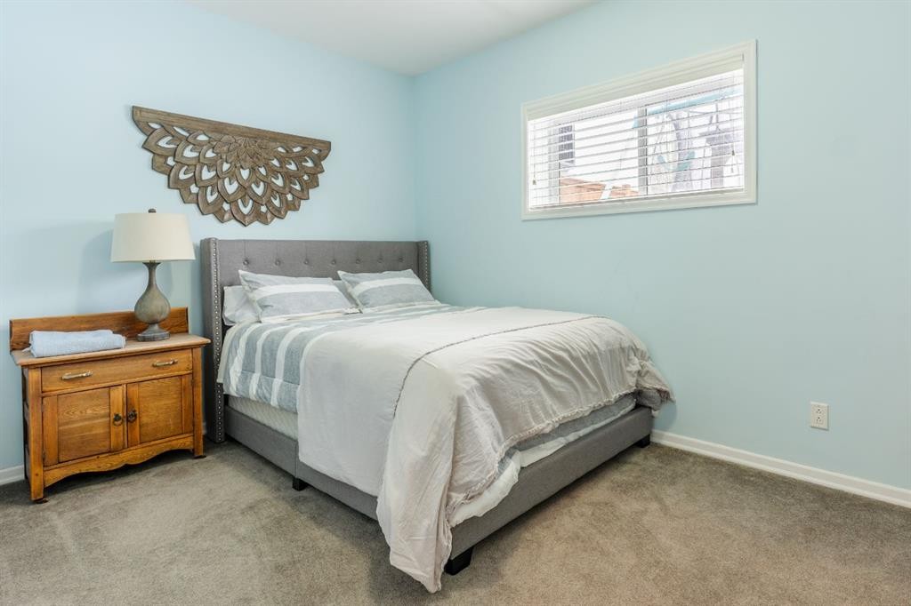 651 Greene Close, Drumheller, AB - Indoor Photo Showing Bedroom