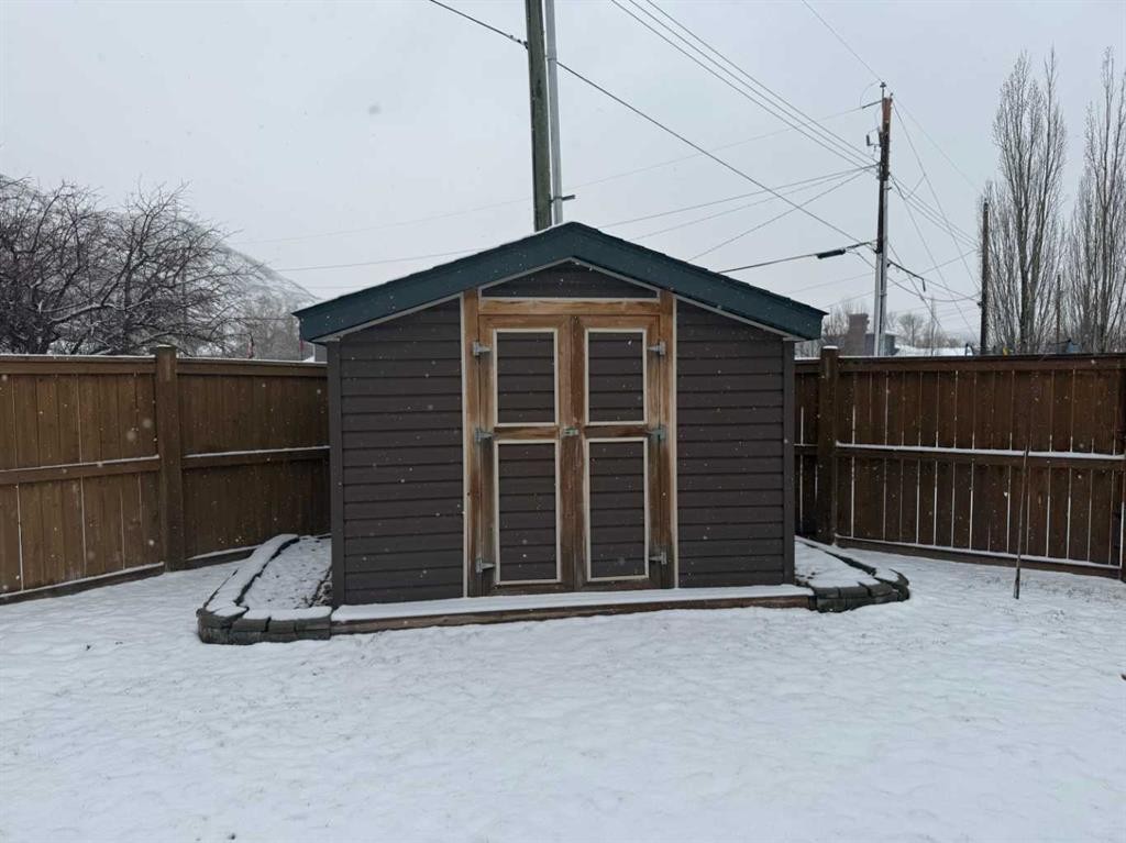 651 Greene Close, Drumheller, AB - Outdoor