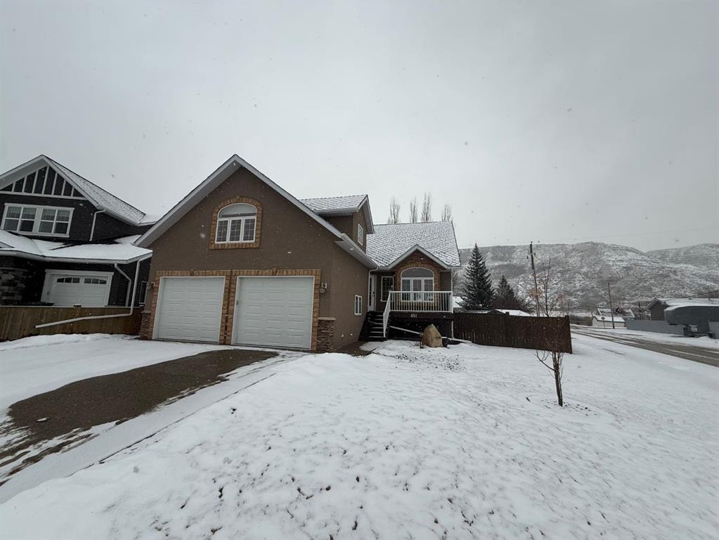 651 Greene Close, Drumheller, AB - Outdoor With Facade