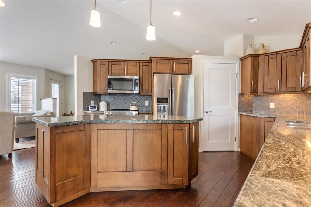 651 Greene Close, Drumheller, AB - Indoor Photo Showing Kitchen With Double Sink