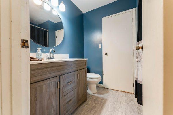 25 Park Place, Drumheller, AB - Indoor Photo Showing Bathroom