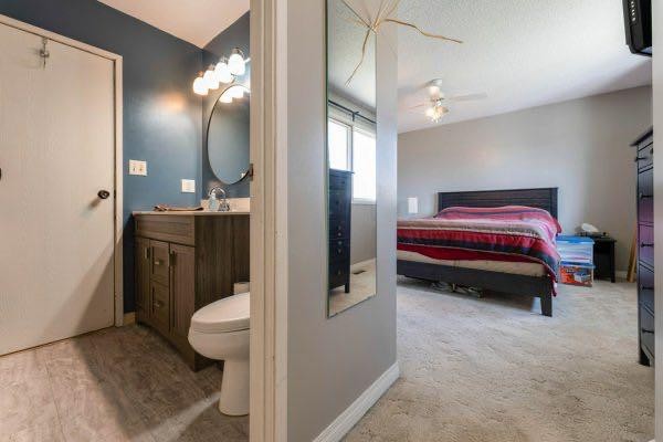 25 Park Place, Drumheller, AB - Indoor