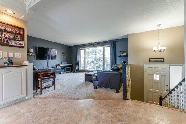 25 Park Place, Drumheller, AB - Indoor