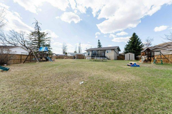 25 Park Place, Drumheller, AB - Outdoor