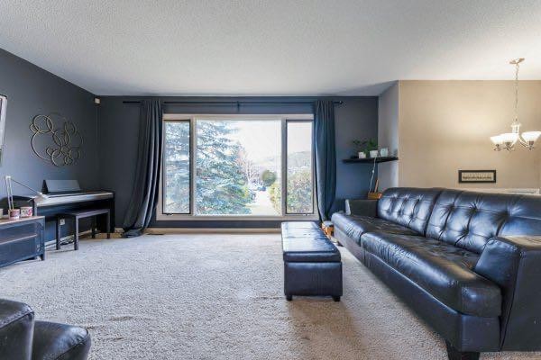 25 Park Place, Drumheller, AB - Indoor Photo Showing Living Room
