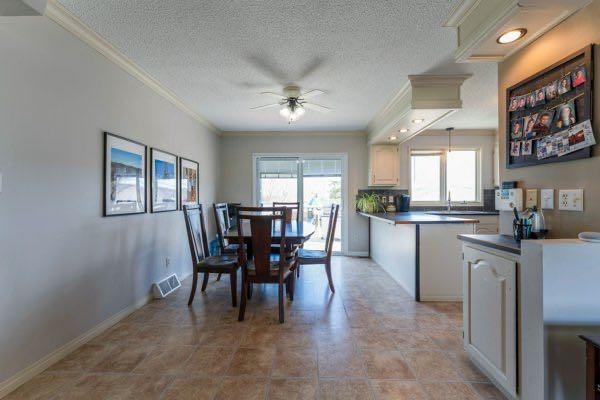 25 Park Place, Drumheller, AB - Indoor