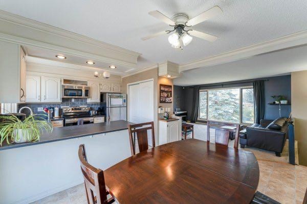 25 Park Place, Drumheller, AB - Indoor