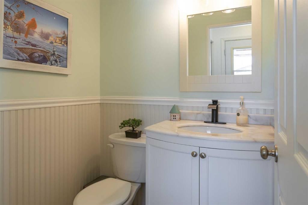 283 Abinger Crescent Ne, Calgary, AB - Indoor Photo Showing Bathroom