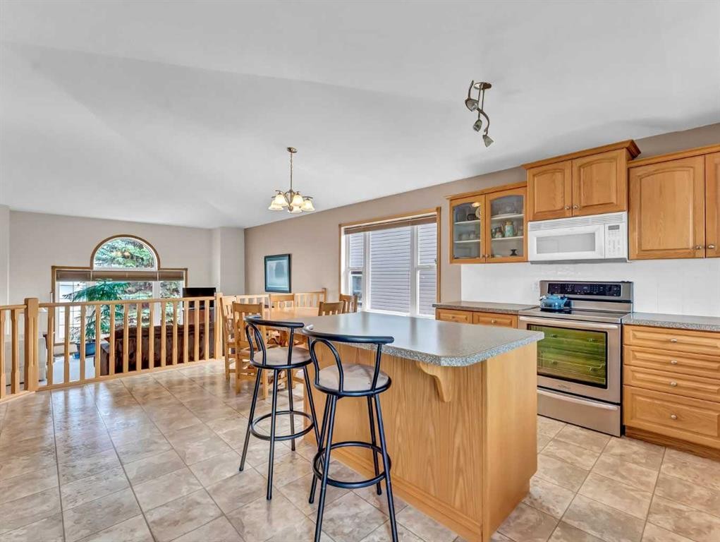 99 Greystone Close, Brooks, AB - Indoor Photo Showing Kitchen