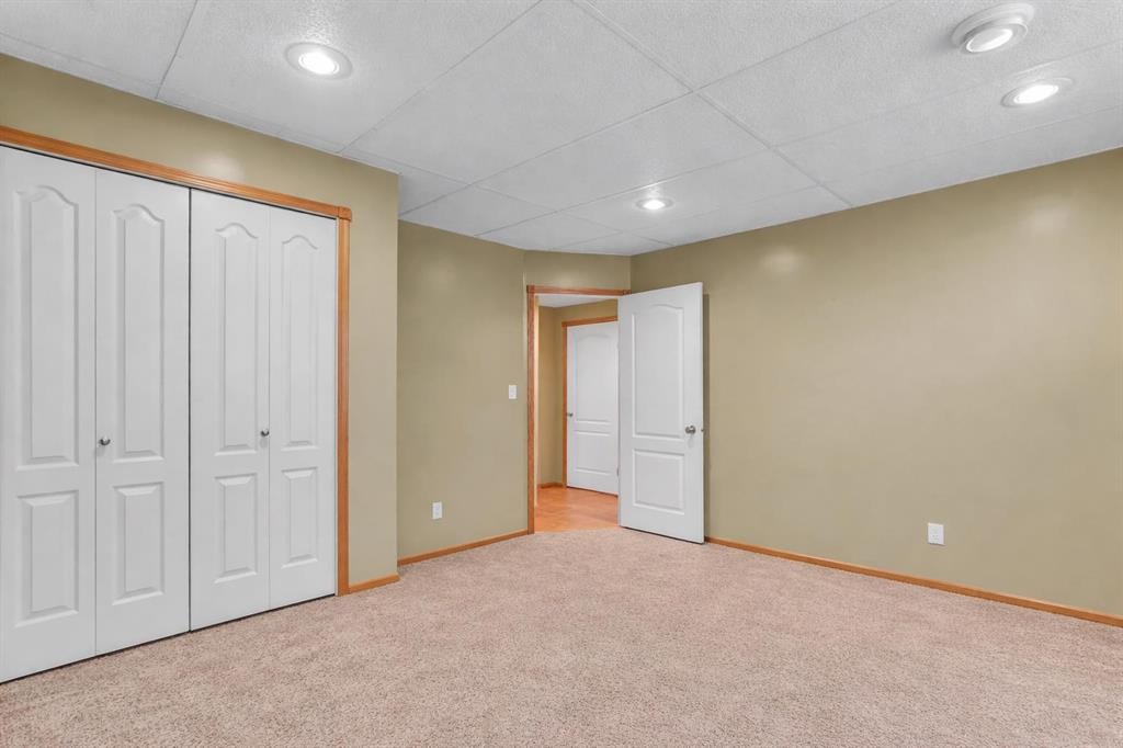 99 Greystone Close, Brooks, AB - Indoor Photo Showing Other Room