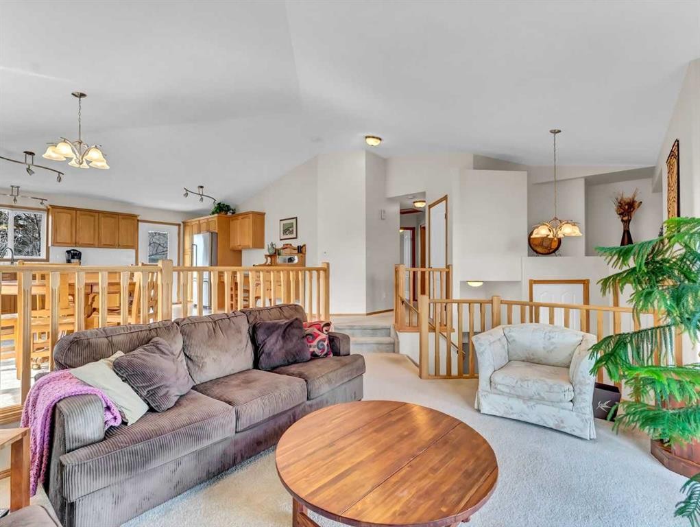 99 Greystone Close, Brooks, AB - Indoor Photo Showing Living Room