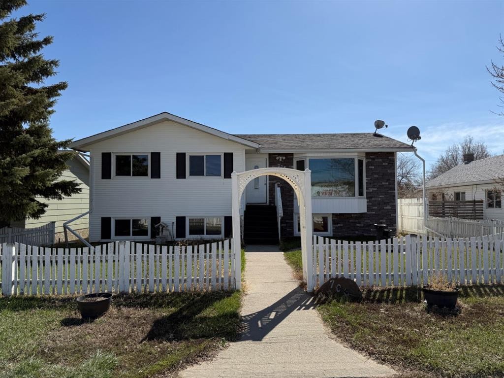 706 2 Street Se, Drumheller, AB - Outdoor