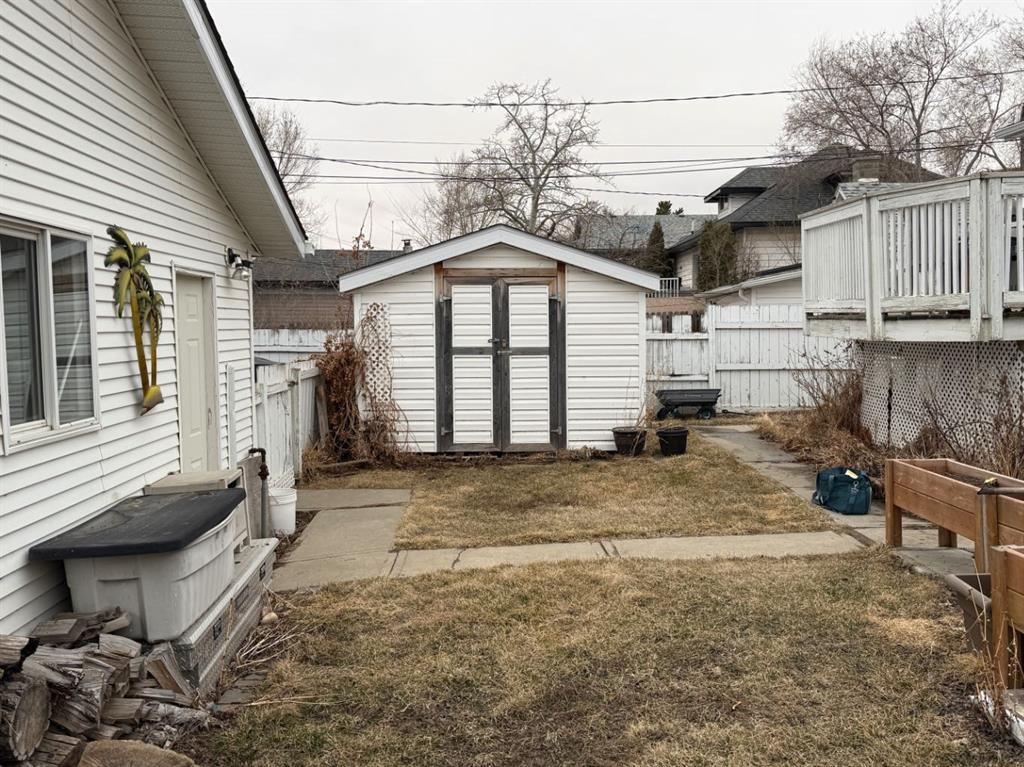 706 2 Street Se, Drumheller, AB - Outdoor With Exterior