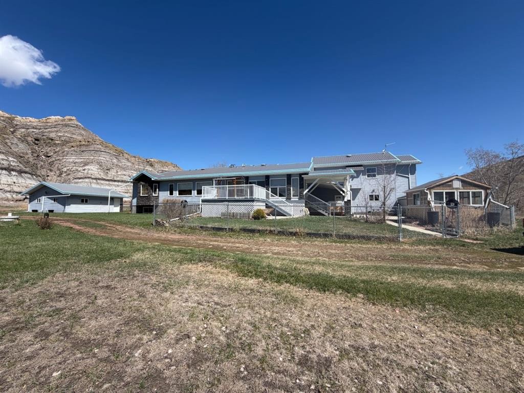 765 Excelsior Avenue, Drumheller, AB - Outdoor