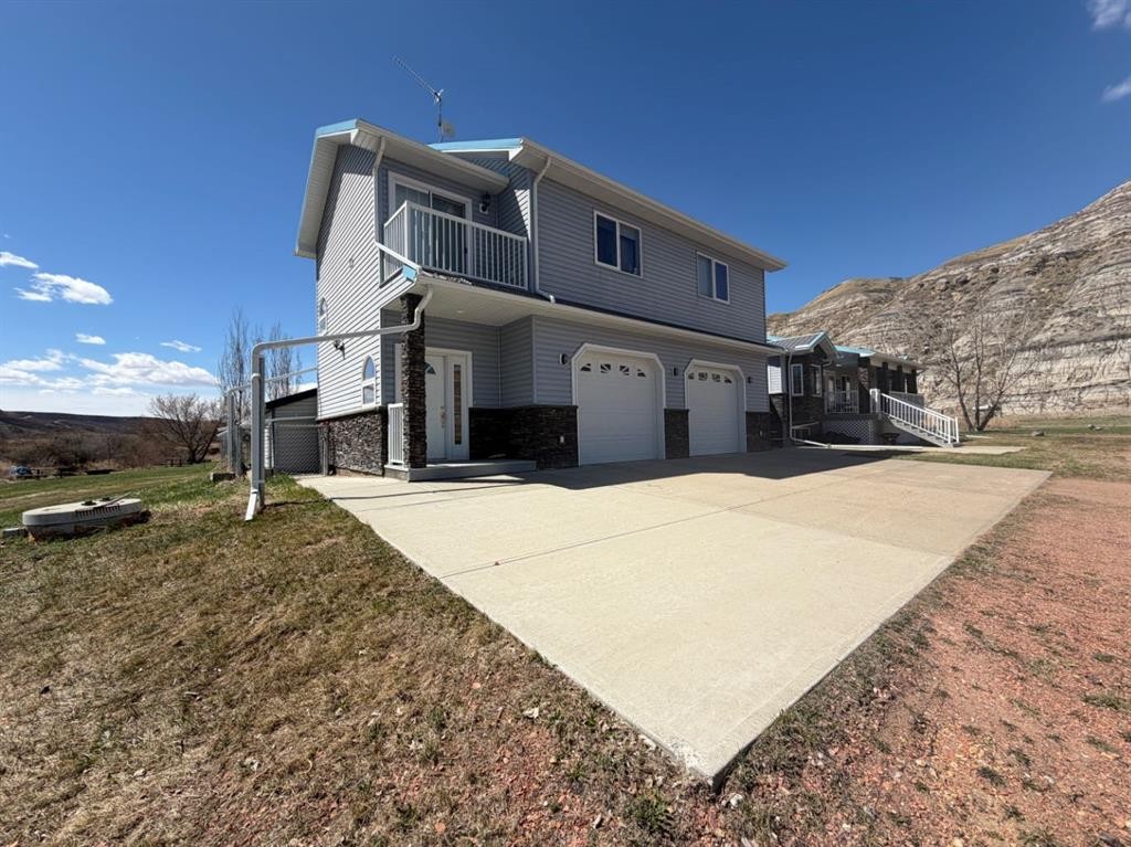 765 Excelsior Avenue, Drumheller, AB - Outdoor