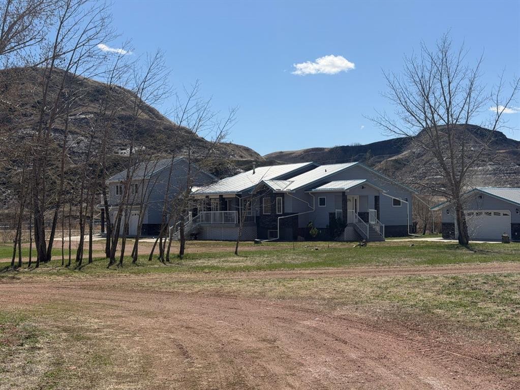 765 Excelsior Avenue, Drumheller, AB - Outdoor