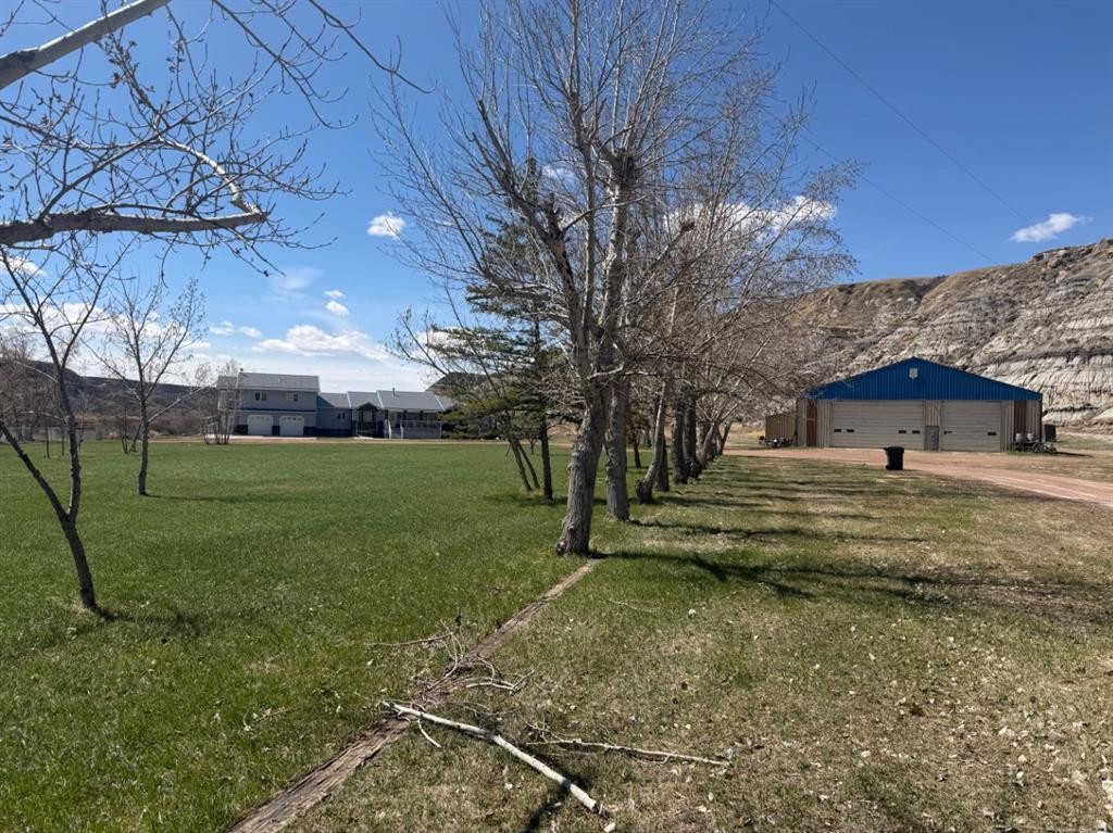 765 Excelsior Avenue, Drumheller, AB - Outdoor