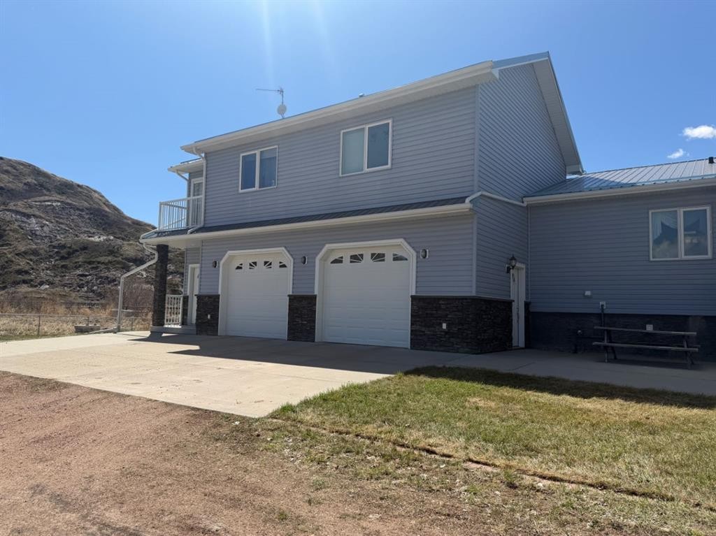 765 Excelsior Avenue, Drumheller, AB - Outdoor