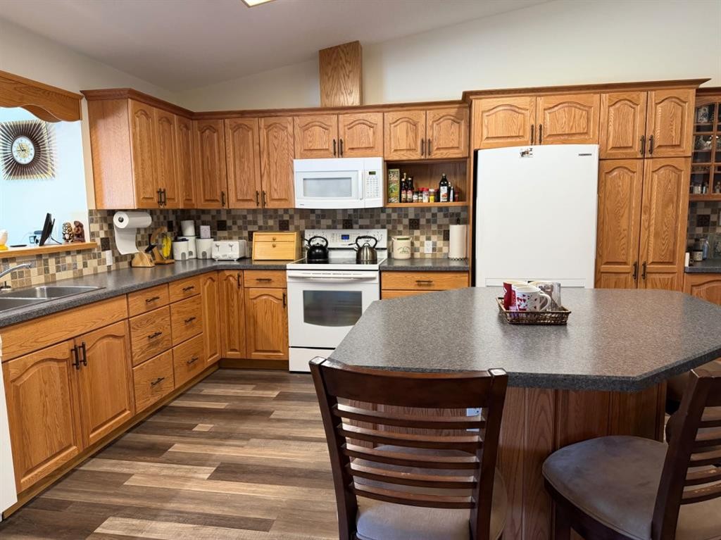 765 Excelsior Avenue, Drumheller, AB - Indoor Photo Showing Kitchen With Double Sink