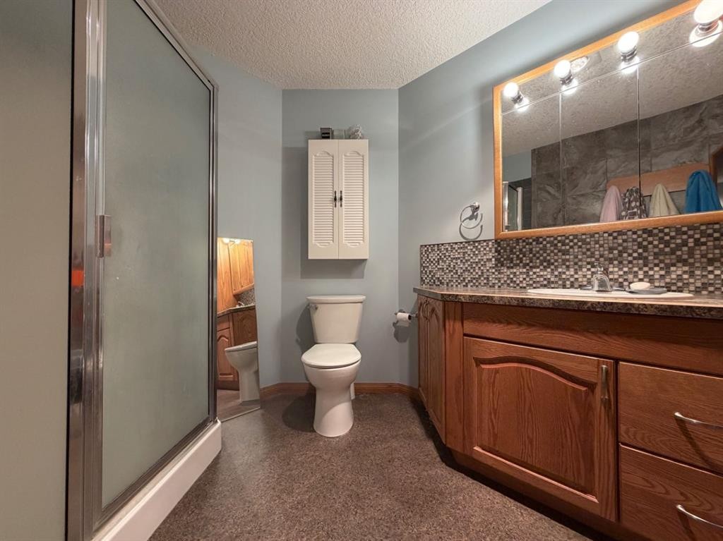 765 Excelsior Avenue, Drumheller, AB - Indoor Photo Showing Bathroom