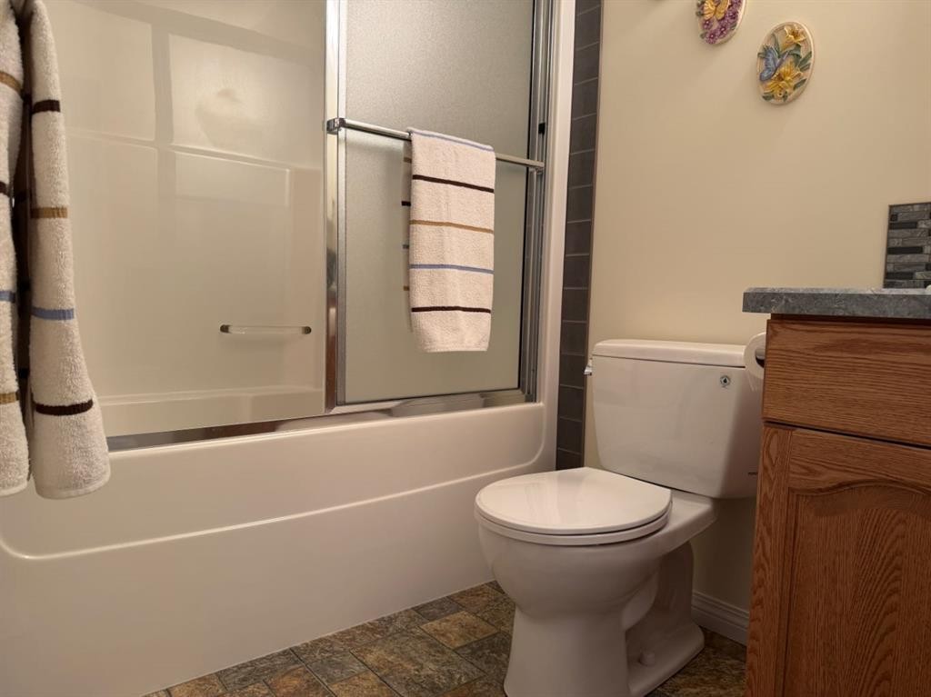 765 Excelsior Avenue, Drumheller, AB - Indoor Photo Showing Bathroom
