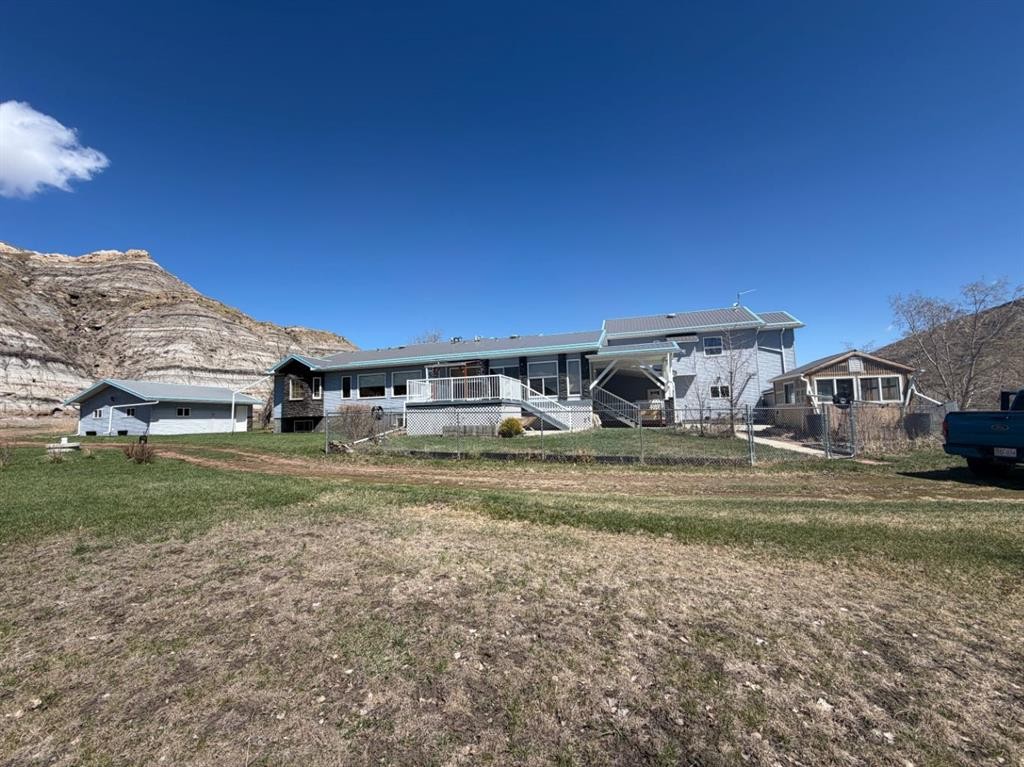 765 Excelsior Avenue, Drumheller, AB - Outdoor
