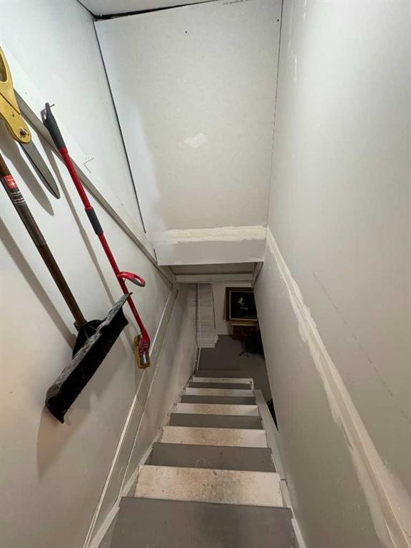 2021 19 Avenue, Didsbury, AB
