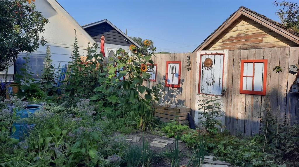 1111 2 Avenue West, Drumheller, AB - Outdoor