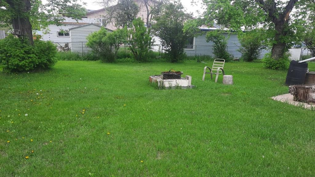 1111 2 Avenue West, Drumheller, AB - Outdoor