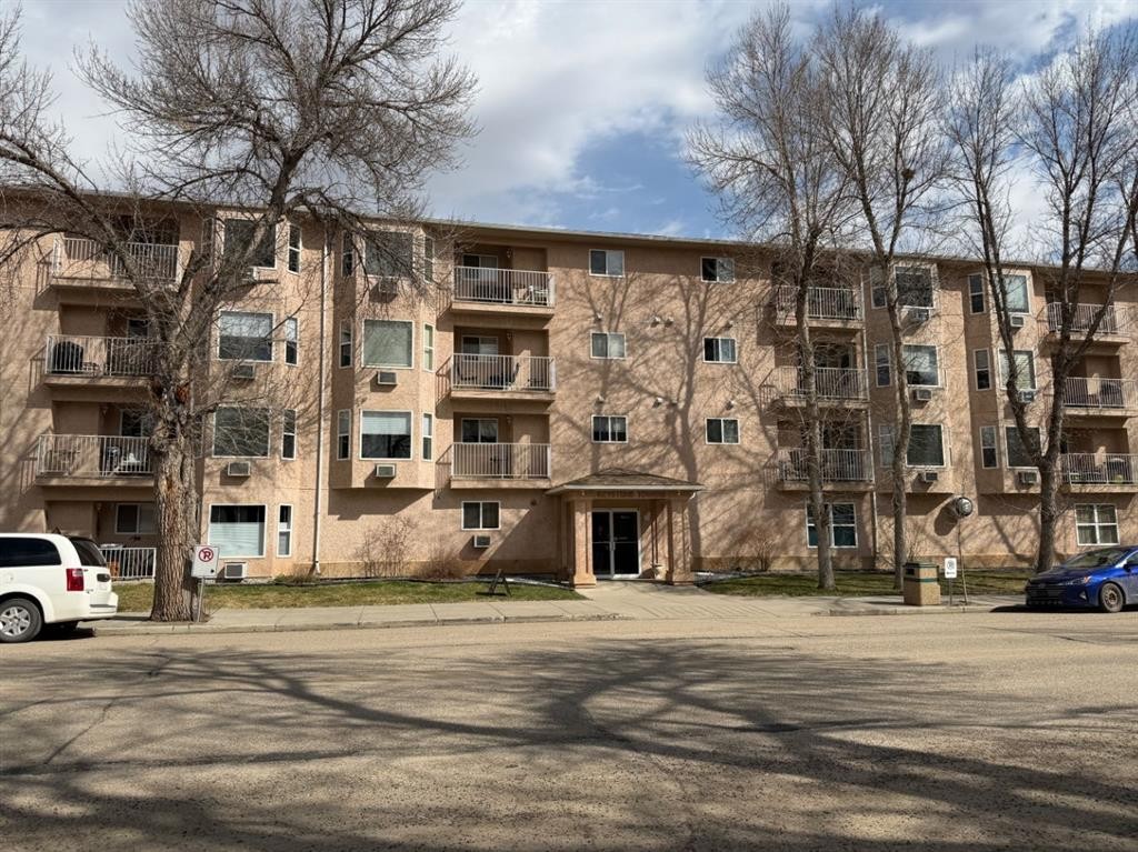 108-190 3 Avenue, Drumheller, AB - Outdoor With Facade
