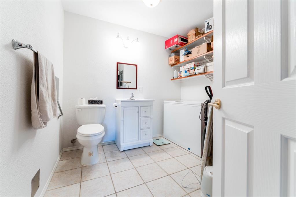 108-190 3 Avenue, Drumheller, AB - Indoor Photo Showing Bathroom