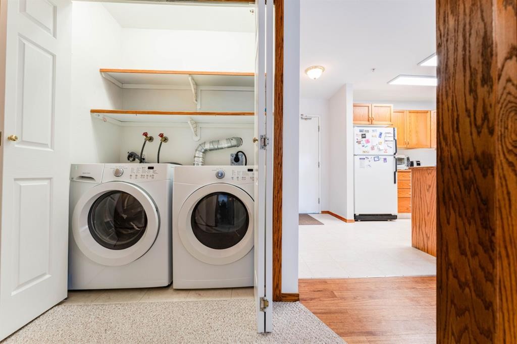 108-190 3 Avenue, Drumheller, AB - Indoor Photo Showing Laundry Room