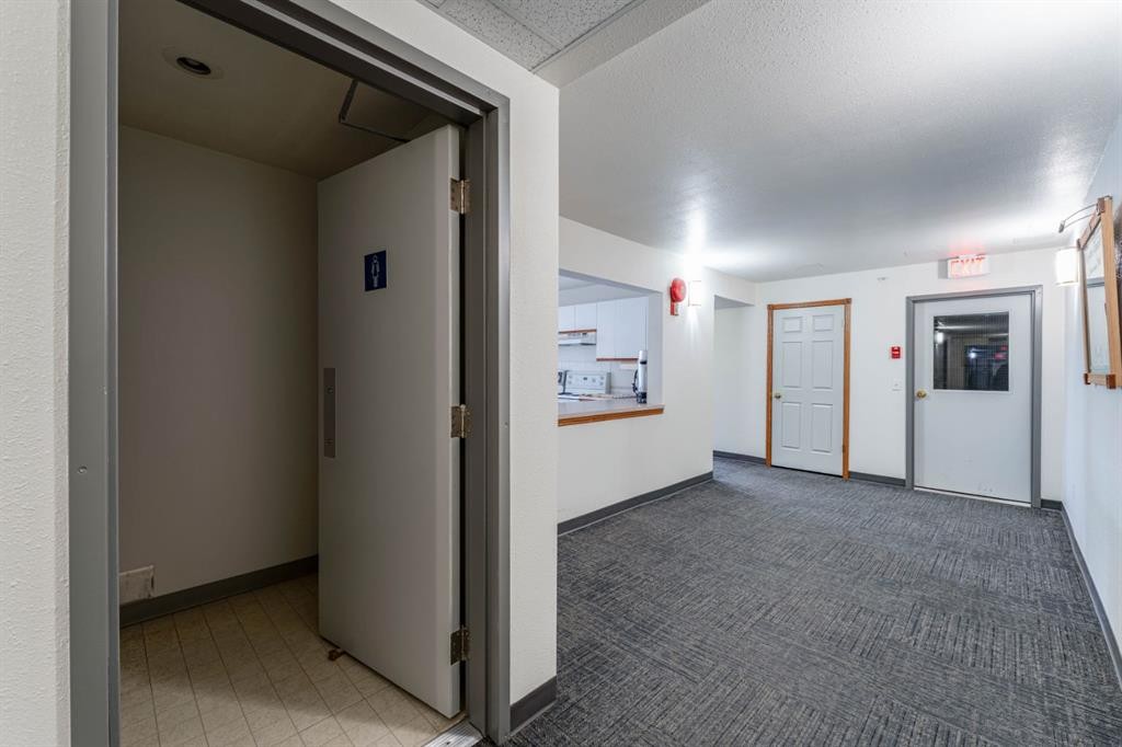 108-190 3 Avenue, Drumheller, AB - Indoor Photo Showing Other Room