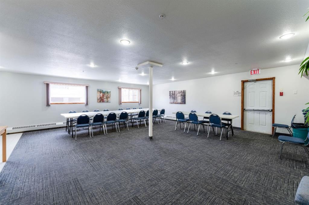 108-190 3 Avenue, Drumheller, AB - Indoor Photo Showing Other Room