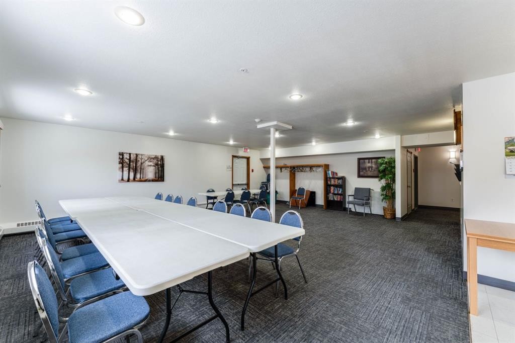 108-190 3 Avenue, Drumheller, AB - Indoor Photo Showing Other Room